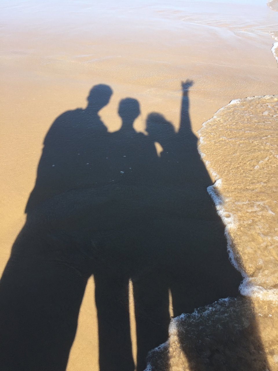 一家三口的倒影