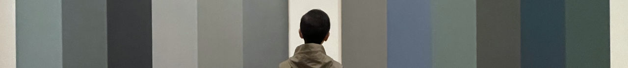 在顏色油畫前的背面